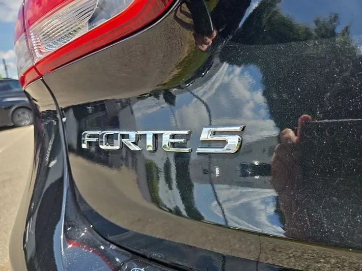 2017 Kia Forte5 - view 4