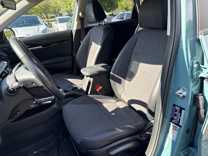 2025 Kia Seltos - view 15