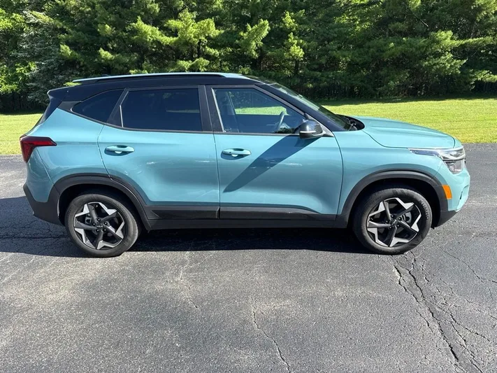 2025 Kia Seltos - view 5