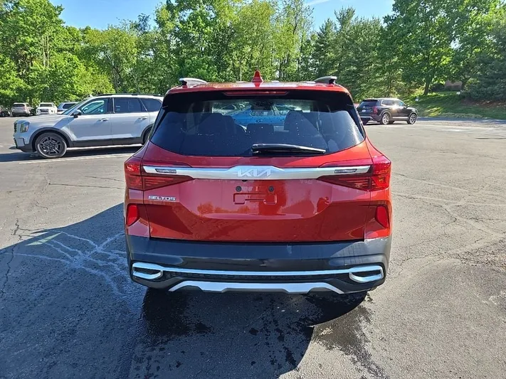 2023 Kia Seltos - view 4