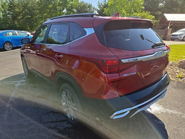 2023 Kia Seltos - view 6