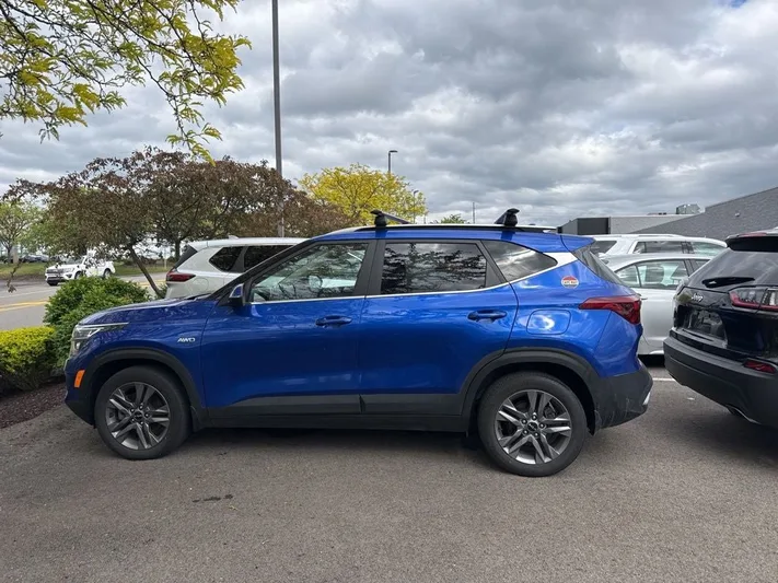 2023 Kia Seltos - view 29
