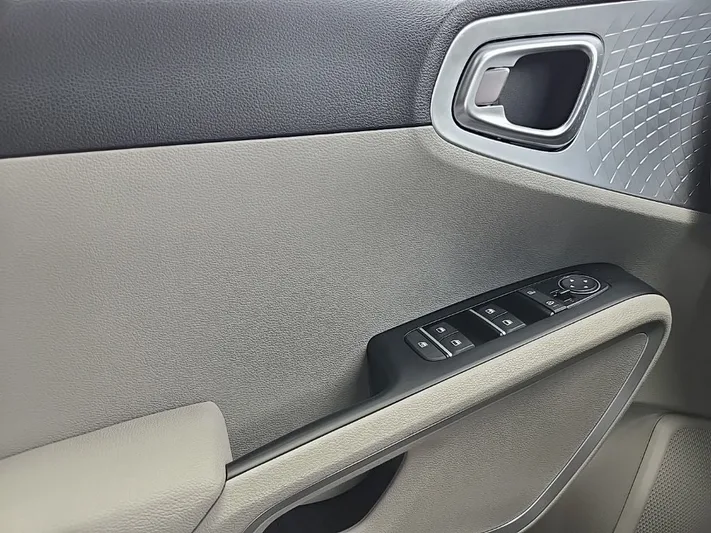 2025 Kia Soul - view 13