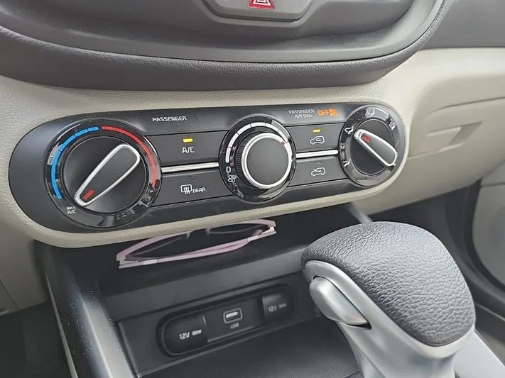 2025 Kia Soul - view 18