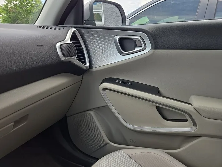 2025 Kia Soul - view 21
