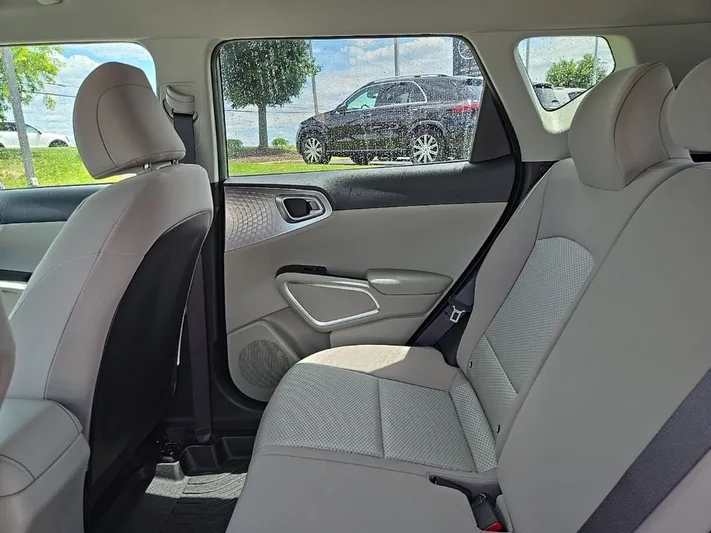 2025 Kia Soul - view 27