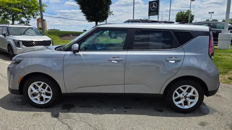 2025 Kia Soul - view 4