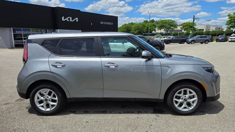 2025 Kia Soul - view 6