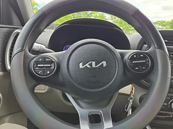 2025 Kia Soul - view 9