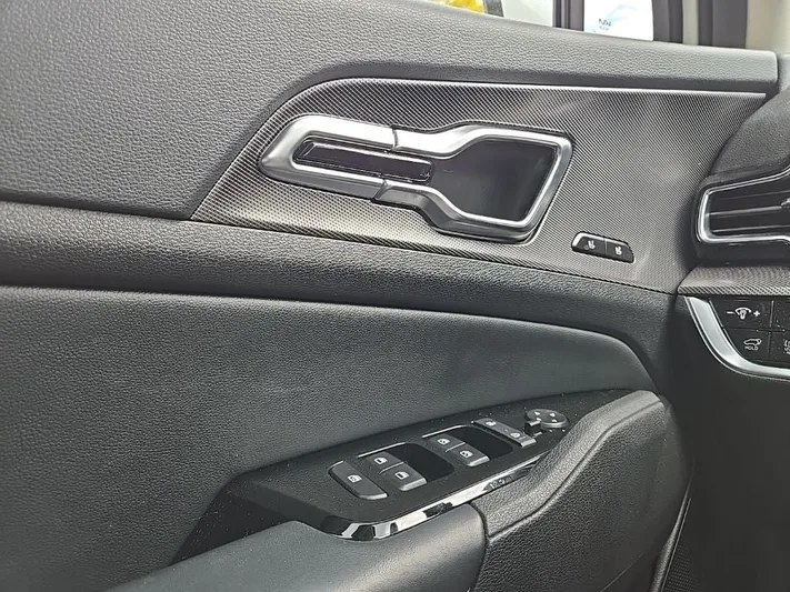 2023 Kia Sportage - view 17