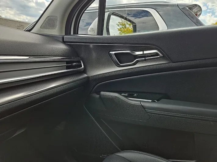 2023 Kia Sportage - view 18