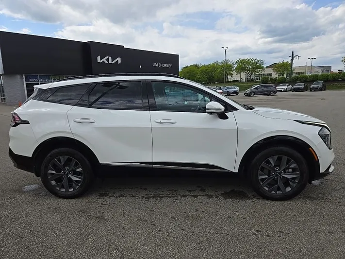 2023 Kia Sportage - view 2