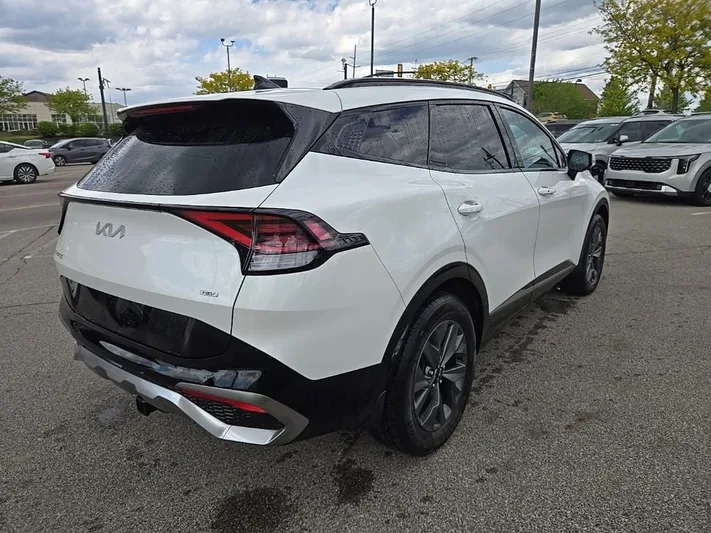 2023 Kia Sportage - view 3