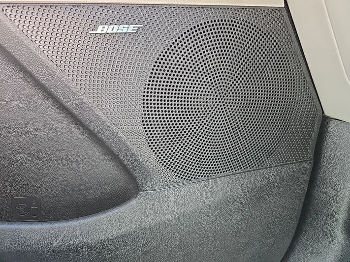 2023 Kia Sorento - view 18