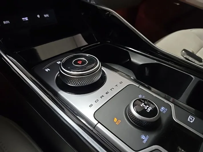 2023 Kia Sorento - view 29