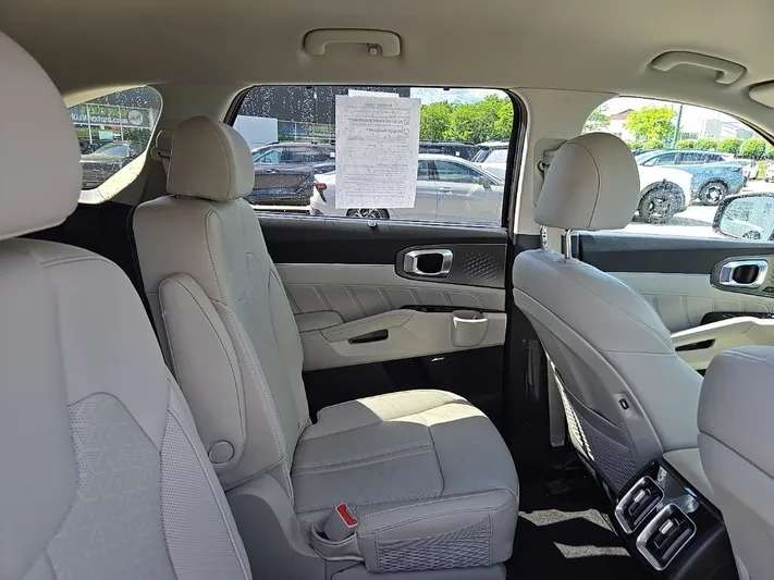 2023 Kia Sorento - view 34