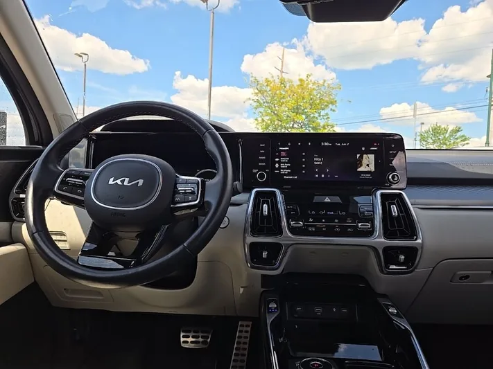 2023 Kia Sorento - view 35