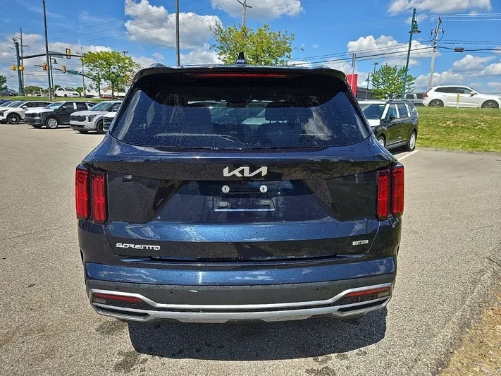 2023 Kia Sorento - view 4