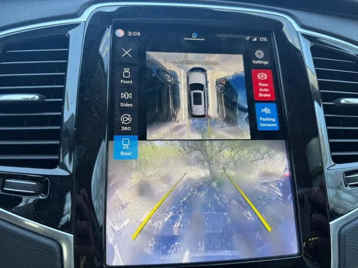2025 Volvo XC90 - view 17