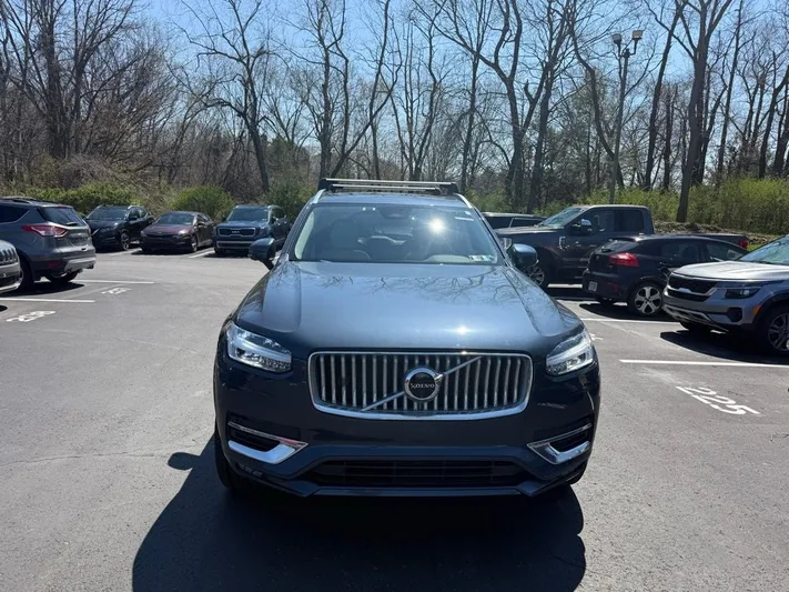 2025 Volvo XC90 - view 2