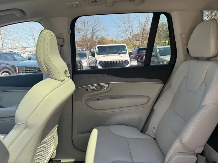 2025 Volvo XC90 - view 23