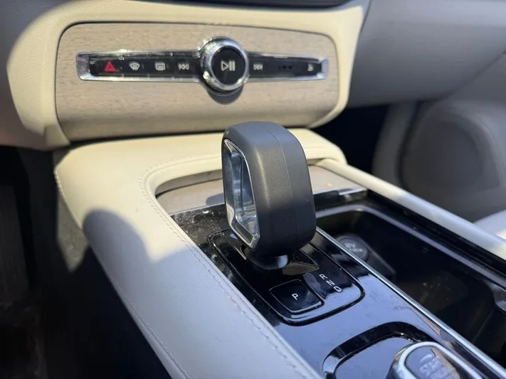 2025 Volvo XC90 - view 29