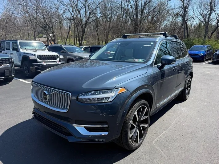 2025 Volvo XC90 - view 3