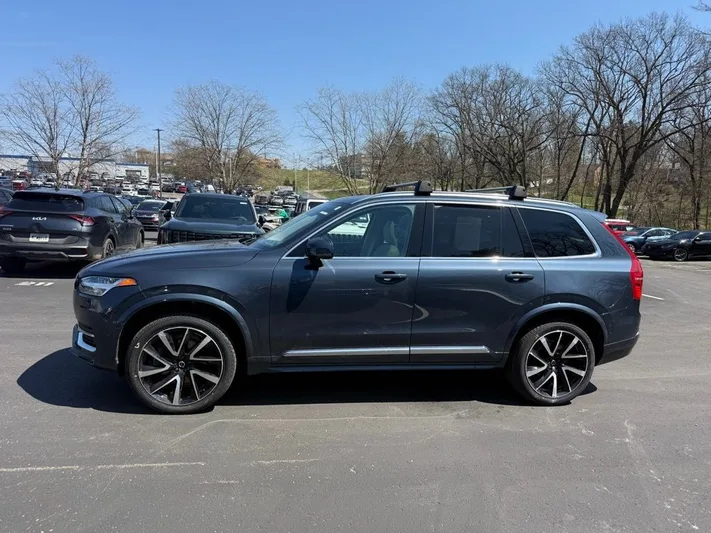 2025 Volvo XC90 - view 4