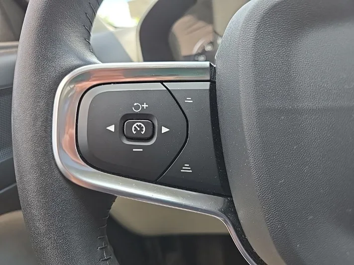 2020 Volvo XC40 - view 14