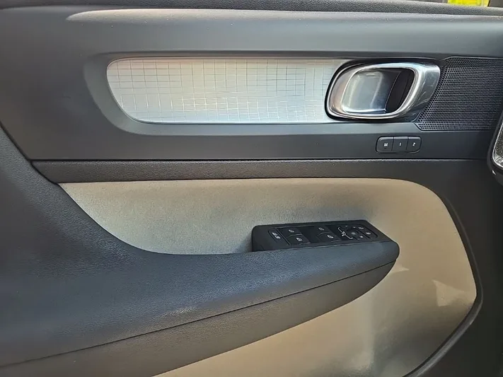 2020 Volvo XC40 - view 18