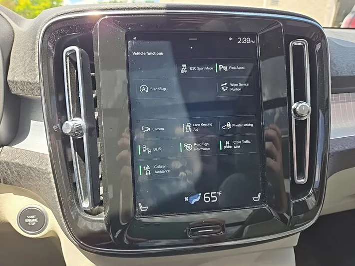 2020 Volvo XC40 - view 19