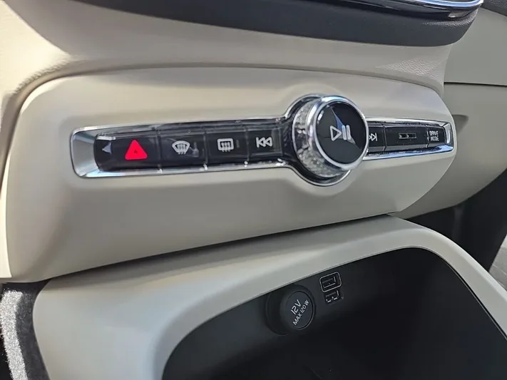 2020 Volvo XC40 - view 20
