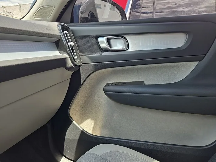2020 Volvo XC40 - view 23