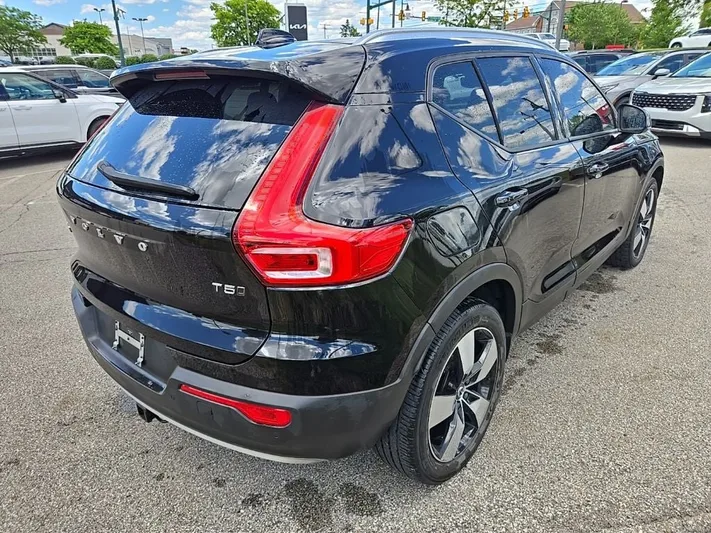 2020 Volvo XC40 - view 3