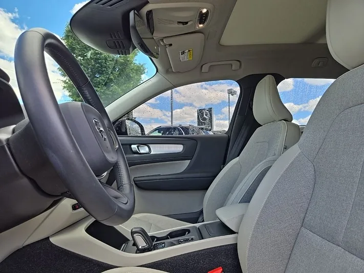 2020 Volvo XC40 - view 31