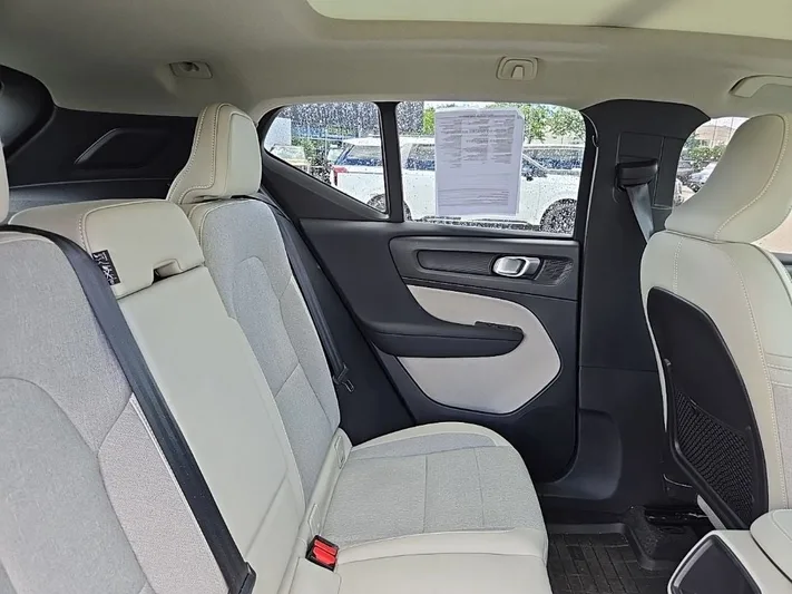 2020 Volvo XC40 - view 35