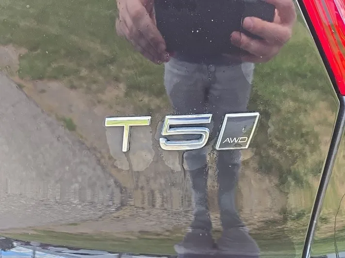 2020 Volvo XC40 - view 4