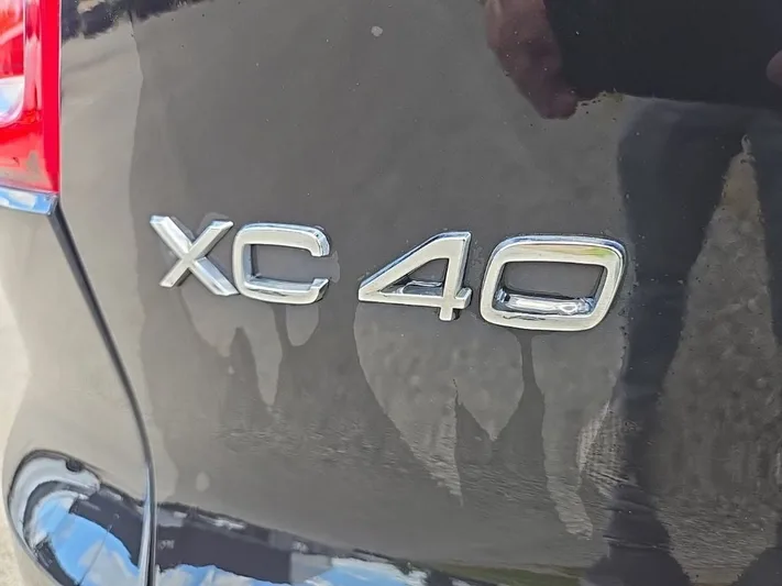 2020 Volvo XC40 - view 5