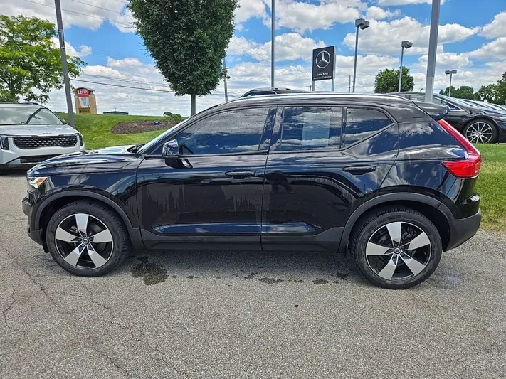 2020 Volvo XC40 - view 9