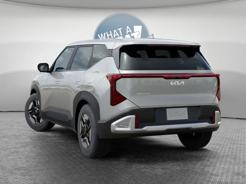 2027 Kia Seltos LX, photo 4