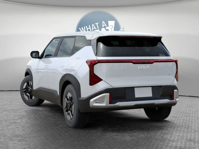 2027 Kia Seltos LX, photo 4